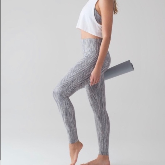 lululemon athletica Pants - Lululemon Wunder Under Leggings